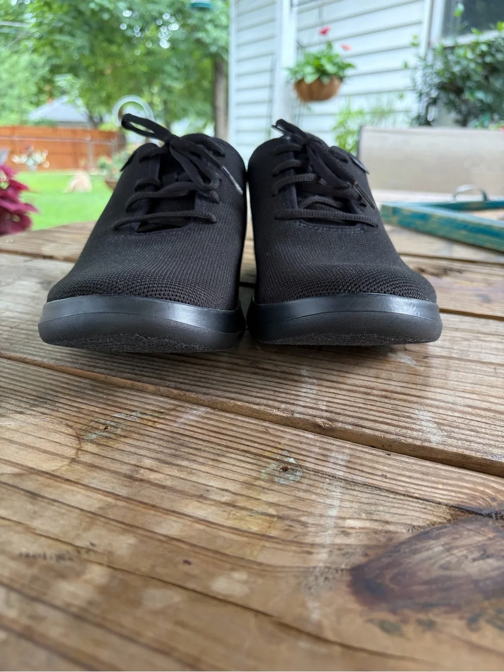 Kizik All-Black Slip-On Knit Sneaker. Men’s 9W, Women’s 10.5W Feather light!